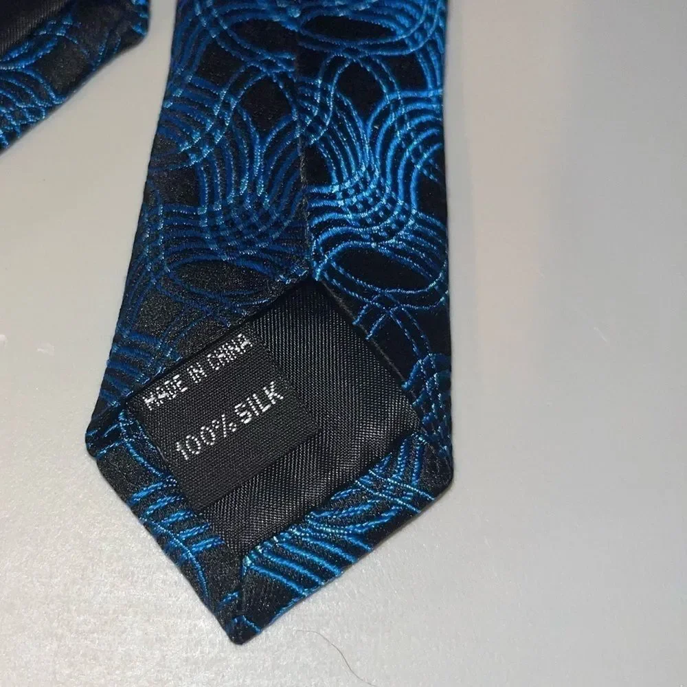 Men’s Black and blue Arrow 100% Silk  Dress Neck Tie